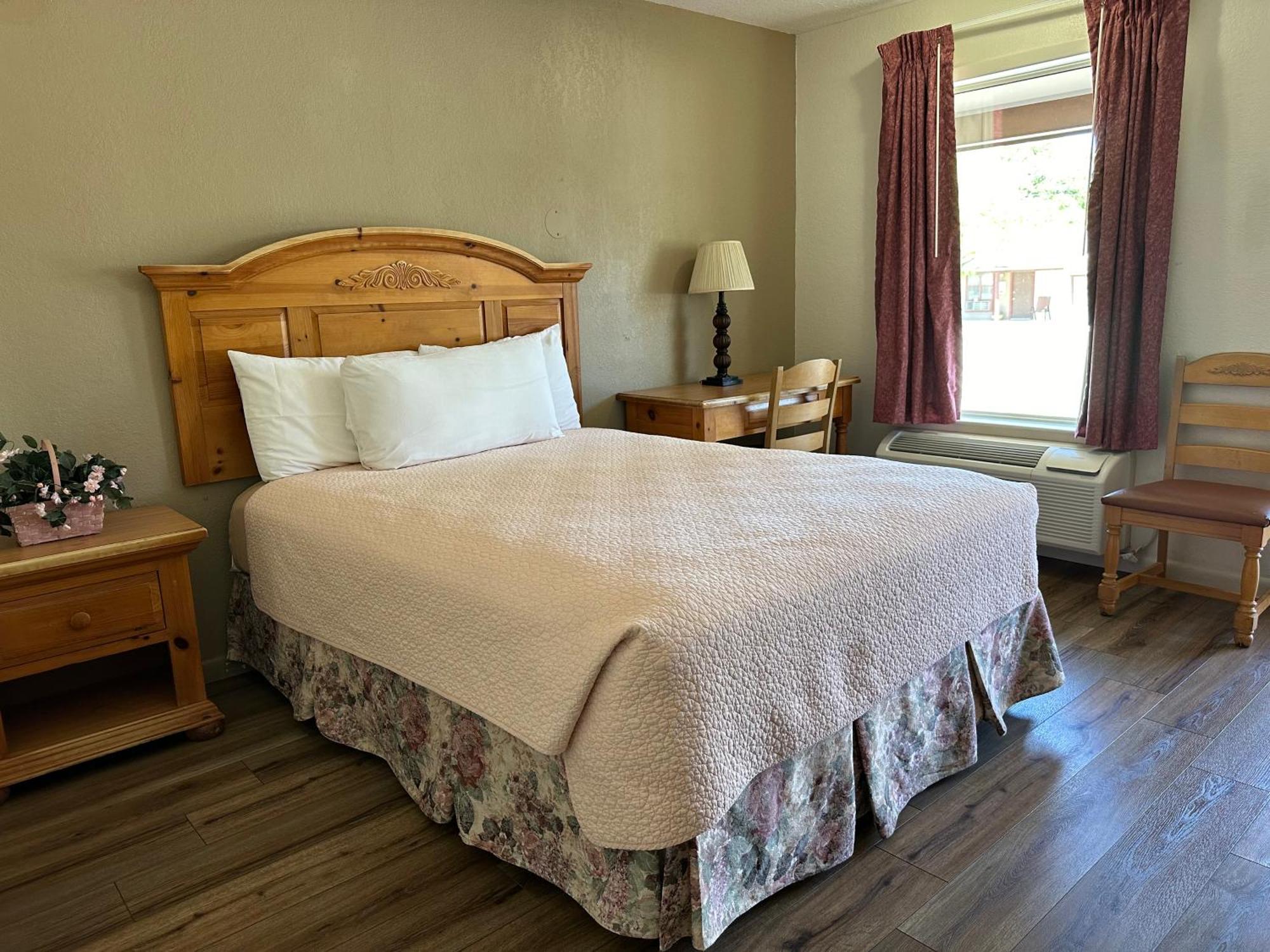 Sunset Inn And Suites Fredericksburg Ngoại thất bức ảnh
