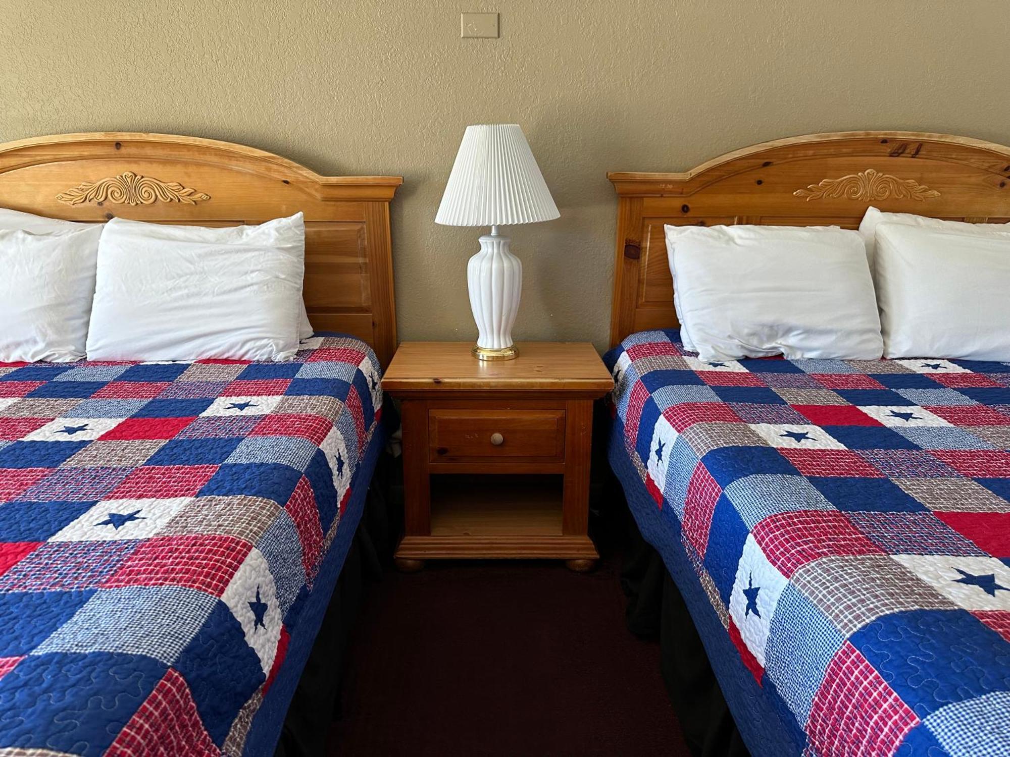 Sunset Inn And Suites Fredericksburg Ngoại thất bức ảnh