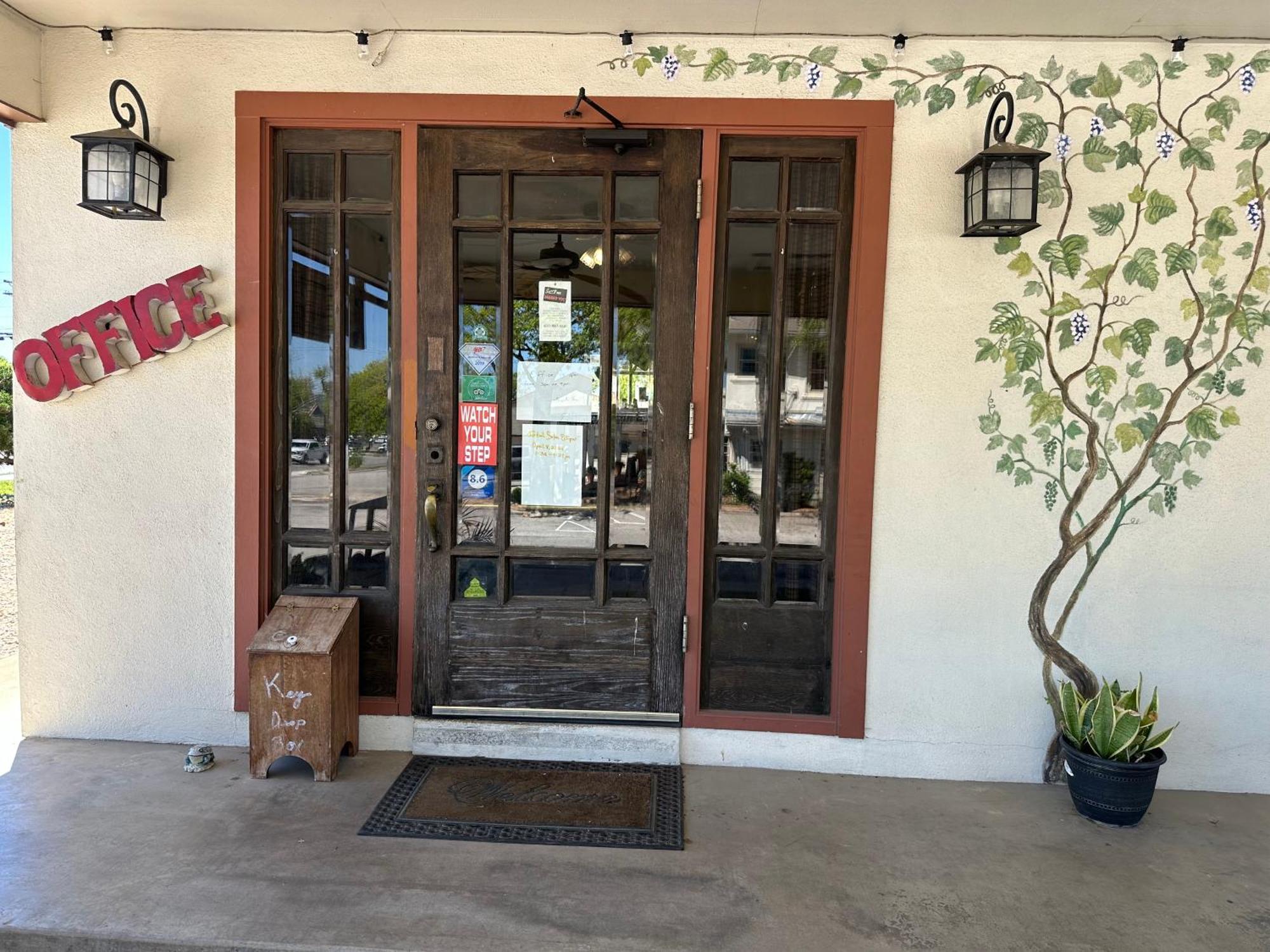 Sunset Inn And Suites Fredericksburg Ngoại thất bức ảnh