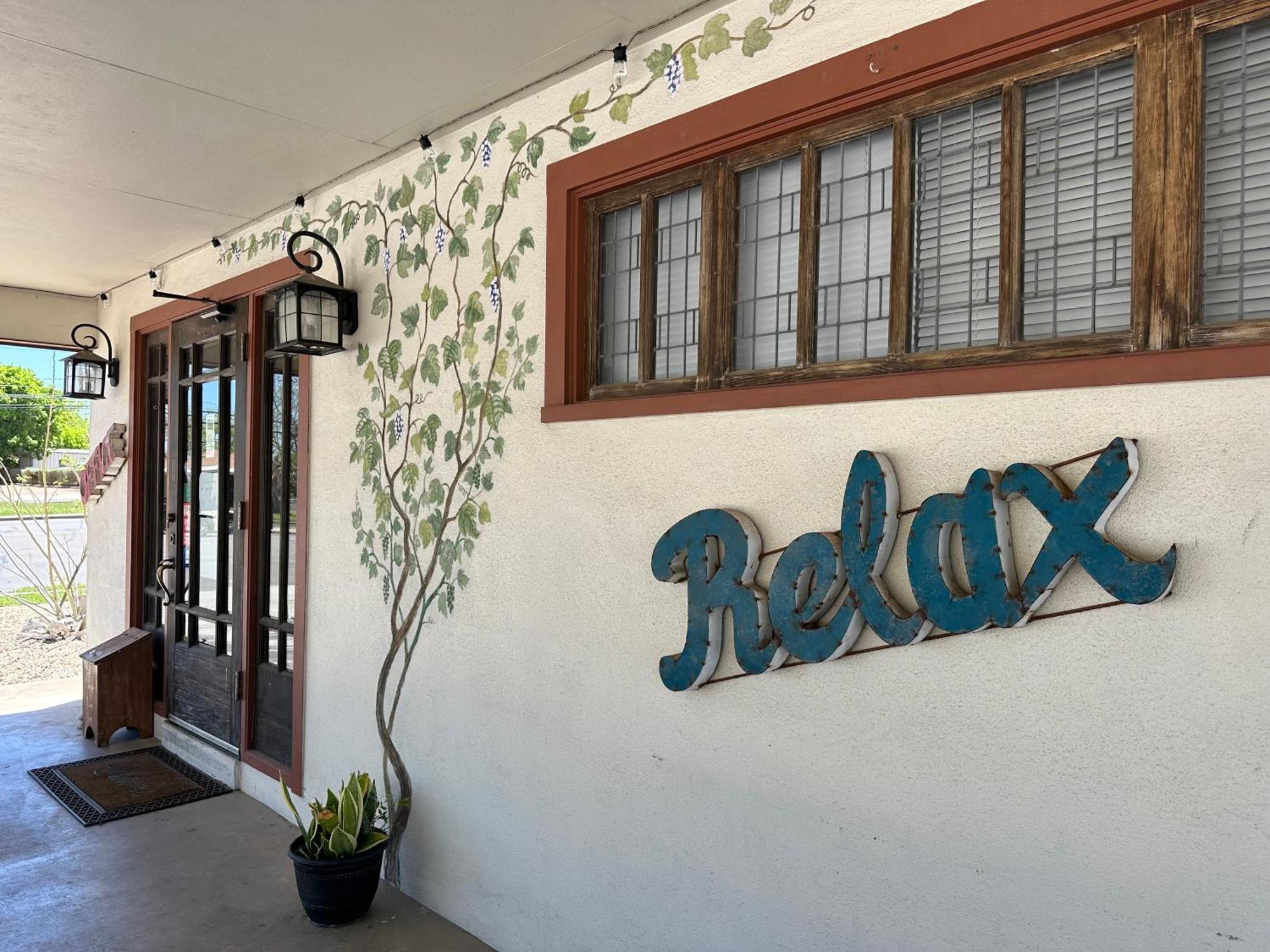 Sunset Inn And Suites Fredericksburg Ngoại thất bức ảnh